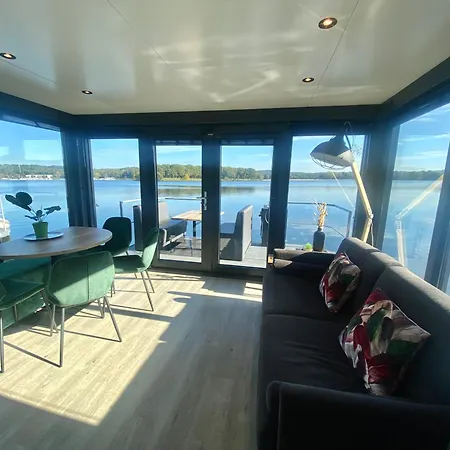 Houseboat Marina Mookerplas 4-6 Persons With Hottub Chalet