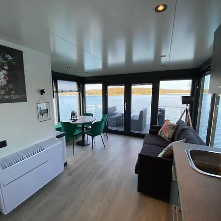 Houseboat Marina Mookerplas 4-6 Persons With Hottub * Middelaar
