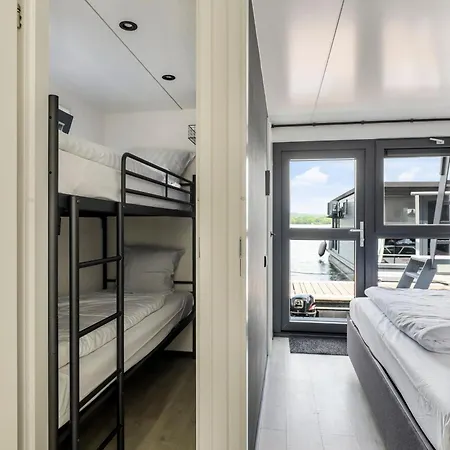 Chalet Houseboat Marina Mookerplas 4-6 Persons With Hottub Middelaar