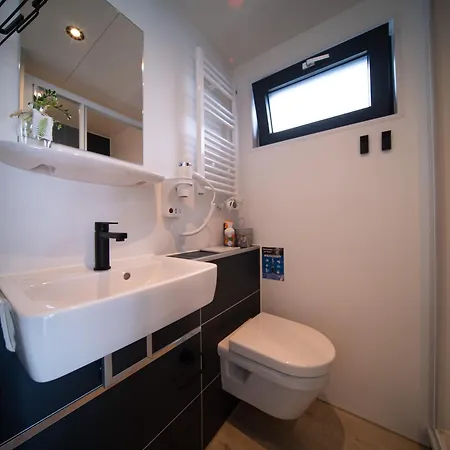 Houseboat Marina Mookerplas 4-6 Persons With Hottub *