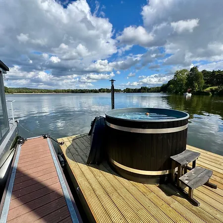 Houseboat Marina Mookerplas 4-6 Persons With Hottub *