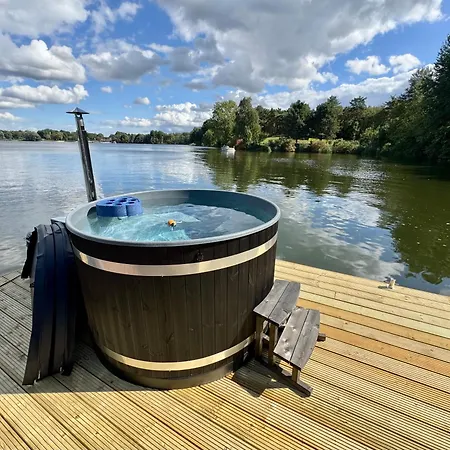 Houseboat Marina Mookerplas 4-6 Persons With Hottub * Middelaar