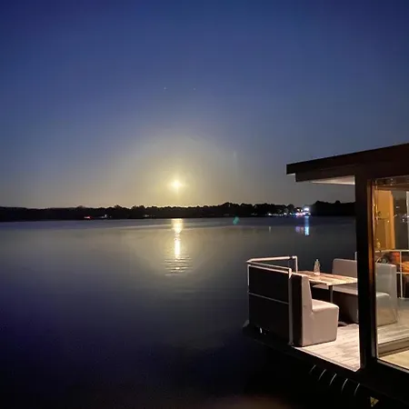 Houseboat Marina Mookerplas 4-6 Persons With Hottub Chalet Middelaar