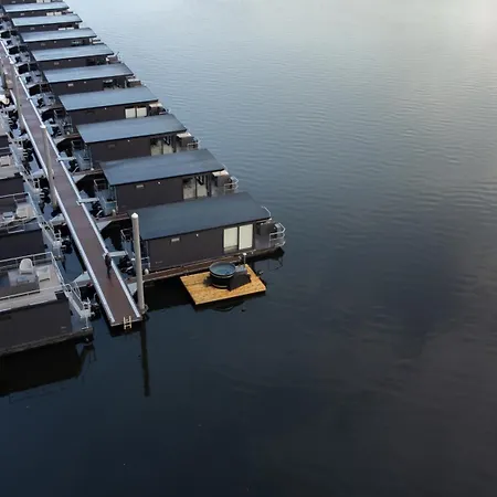 Houseboat Marina Mookerplas 4-6 Persons With Hottub *