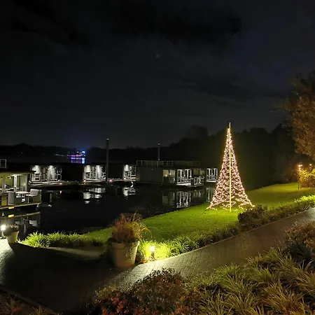 Houseboat Marina Mookerplas 4-6 Persons With Hottub Chalet