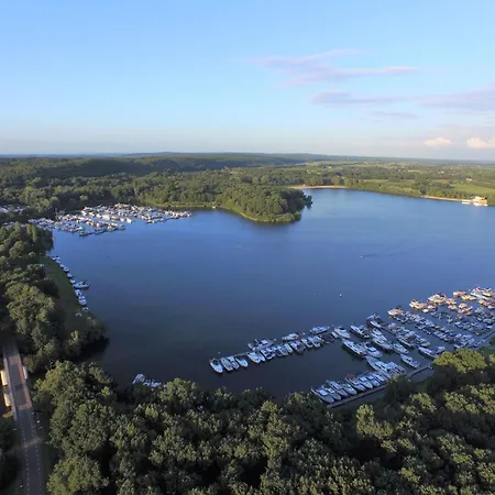 Houseboat Marina Mookerplas 4-6 Persons With Hottub Middelaar